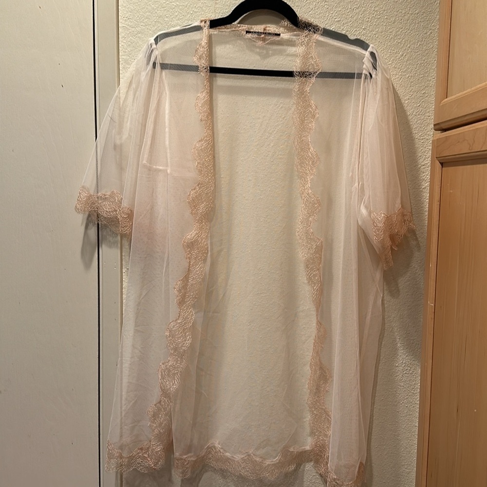 Lace robe - Picture 2 of 2